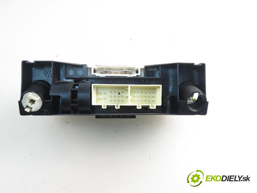 VW POLO (9N_) HB 2005 47,00 1.2 12V - BME 1198,00 Panel kúrenia KLIMATIZACE: 6Q0820045G