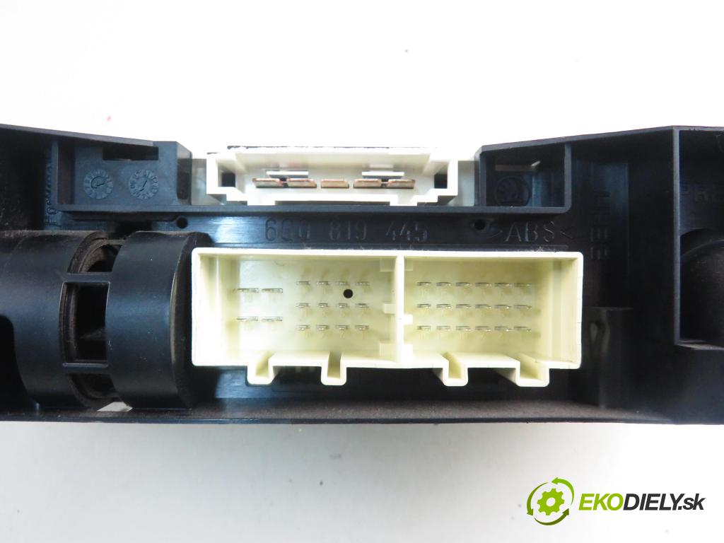 VW POLO (9N_) HB 2005 47,00 1.2 12V - BME 1198,00 Panel kúrenia KLIMATIZACE: 6Q0820045G