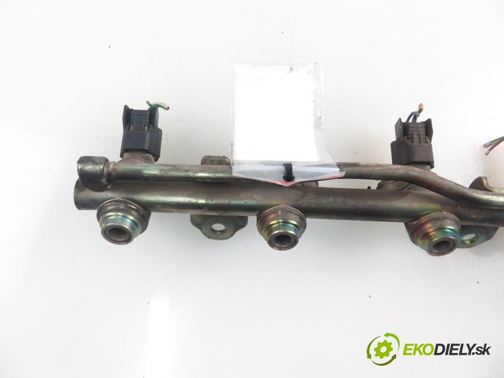 NISSAN MICRA II (K11) HB 2000 44,00 1.0 i 16V 998,00 Lišta vstrekovacia A46H02 (Vstrekovacia lišta)