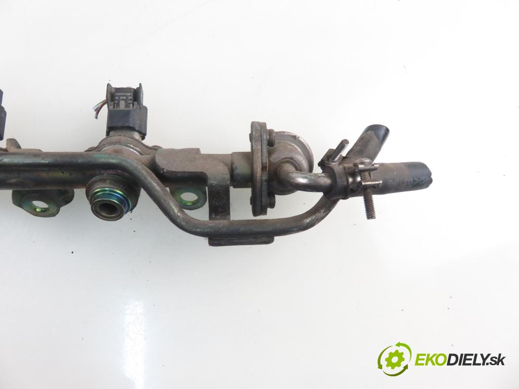 NISSAN MICRA II (K11) HB 2000 44,00 1.0 i 16V 998,00 Lišta vstrekovacia A46H02 (Vstrekovacia lišta)