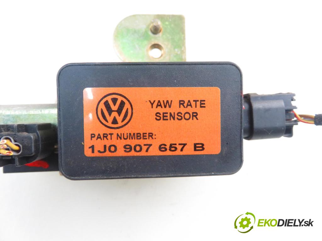 VW GOLF IV (1J1) HB 2001 66,00 1.9 TDI 90 - ALH 1896,00 snímač ESP 1J0907657B ; 10098001121 ; 1J0907651A