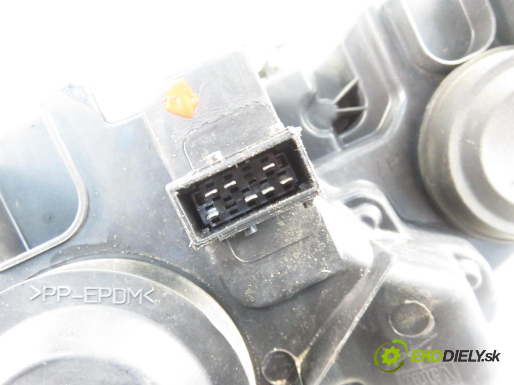 CITROEN C4 I (LC_) HB 2010 65,00 1.4 16V 88 - KFU 1360,00 světlo PP 9684382280