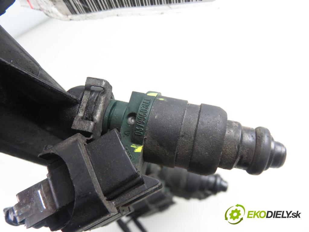 VW GOLF IV (1J1) HB 1999 74,00 1.6 - AKL 1595,00 Lišta vstrekovacia 037906031AA ; 06A133317A (Vstrekovacia lišta)