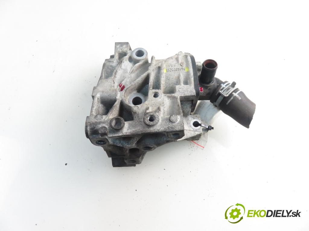 CITROEN C4 I (LC_) HB 2010 65,00 1.4 16V 88 - KFU 1360,00 pumpa vody 9646075210 (Vodní pumpy)