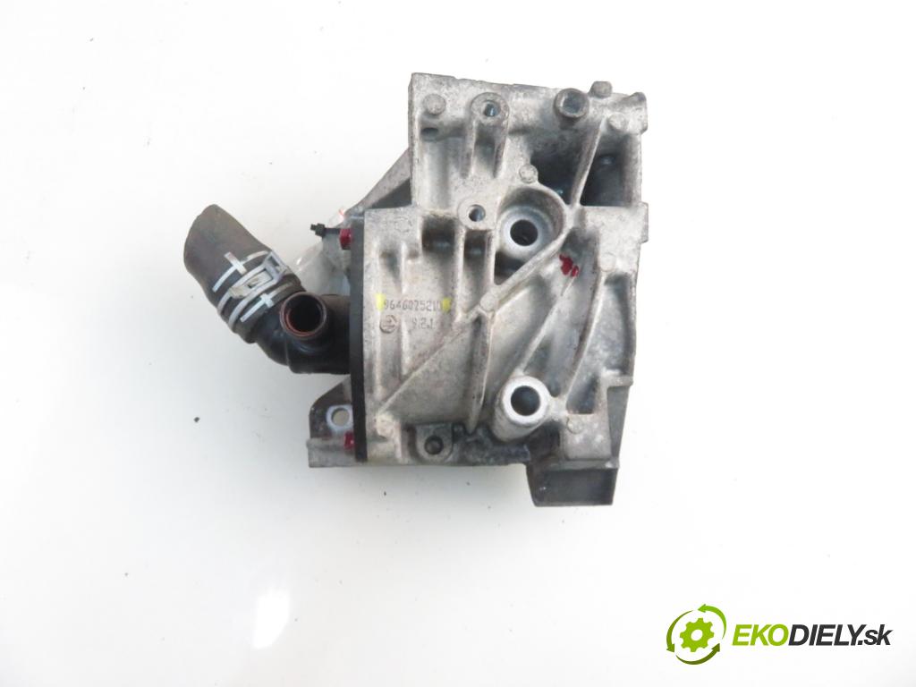 CITROEN C4 I (LC_) HB 2010 65,00 1.4 16V 88 - KFU 1360,00 pumpa vody 9646075210 (Vodní pumpy)