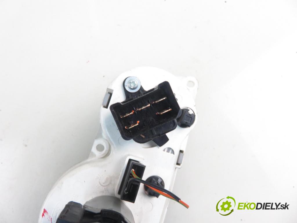FORD FOCUS Turnier (DNW) KOMBI 2002 85,00 1.8 TDCi - F9DB 1753,00 Panel kúrenia KLIMATIZACE: 1S4H18C419BA