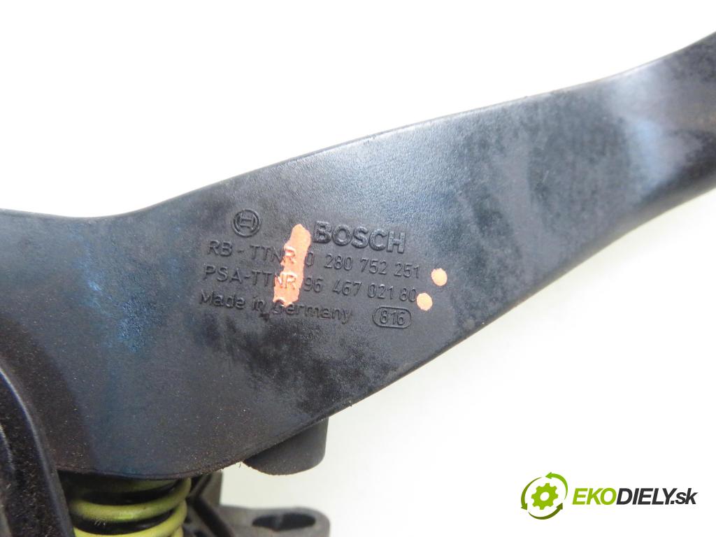 PEUGEOT 307 (3A/C) HB 2002 80,00 1.6 HDi 110 1560,00 Potenciometer plynu 0280752251 ; 9645702180 (Pedál)