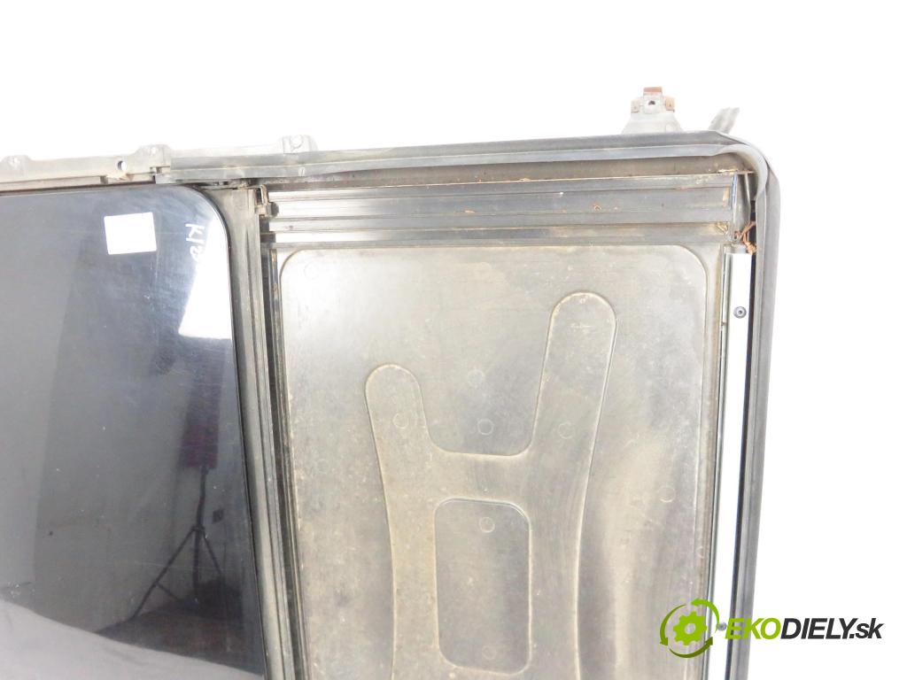 BMW 3 (E36) SEDAN 1995 75,00 316 i 102 - M43 B16 1596,00 střešní okno 8361374 (Okna karoserie)