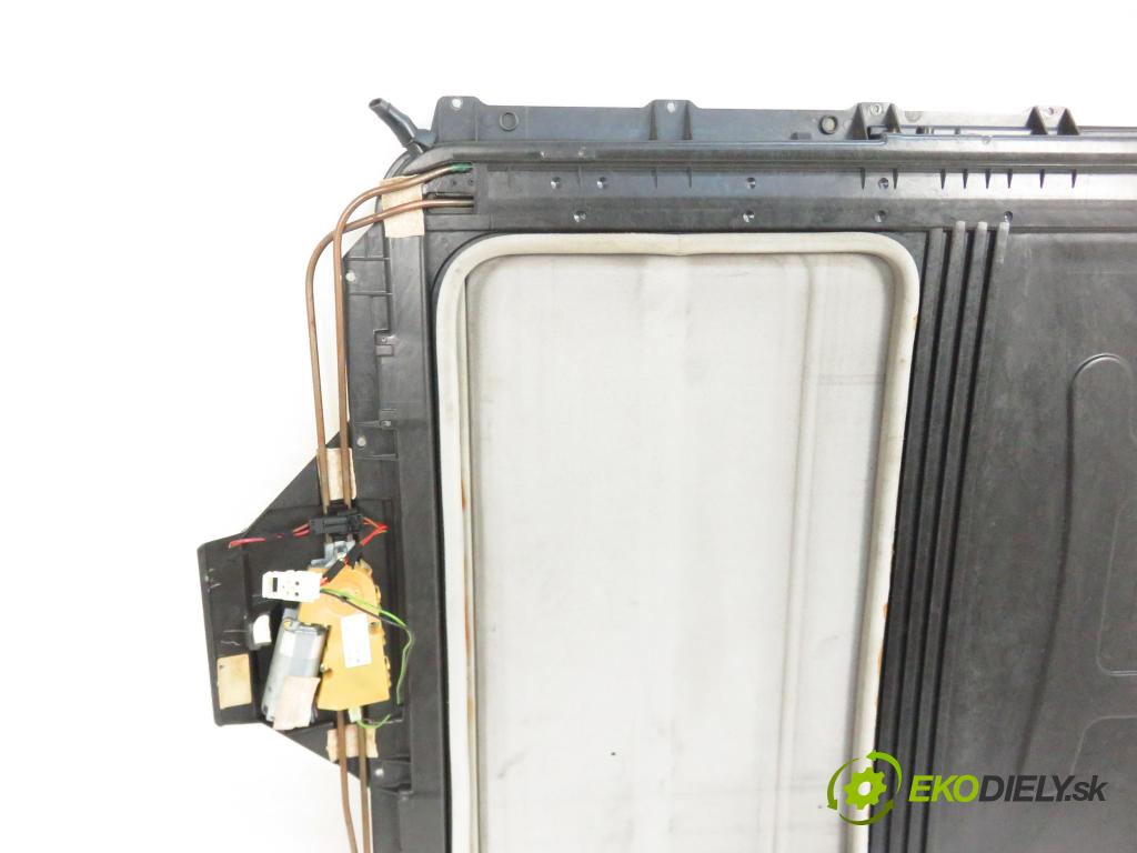 BMW 3 (E36) SEDAN 1995 75,00 316 i 102 - M43 B16 1596,00 střešní okno 8361374 (Okna karoserie)