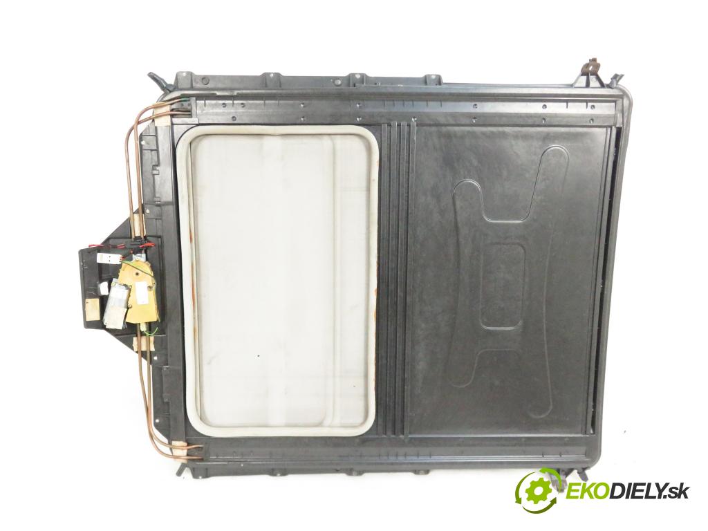 BMW 3 (E36) SEDAN 1995 75,00 316 i 102 - M43 B16 1596,00 střešní okno 8361374 (Okna karoserie)