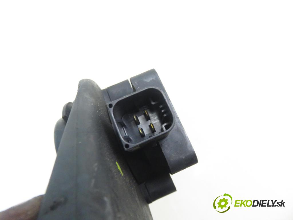 PEUGEOT 607 (9D, 9U) SEDAN 2000 98,00 2.2 HDI - 4HX (DW12TED4/FAP) 2179,00 Potenciometer plynu 9639779180 (Pedál)