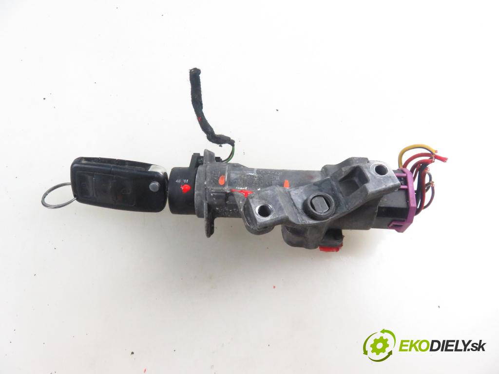 VW PASSAT B5.5 Variant (3B6) KOMBI 2001 96,00 1.9 TDI PD 130 - AVF 1896,00 spinačka 4B0905851C (Spínacia skrinka a kľúč)