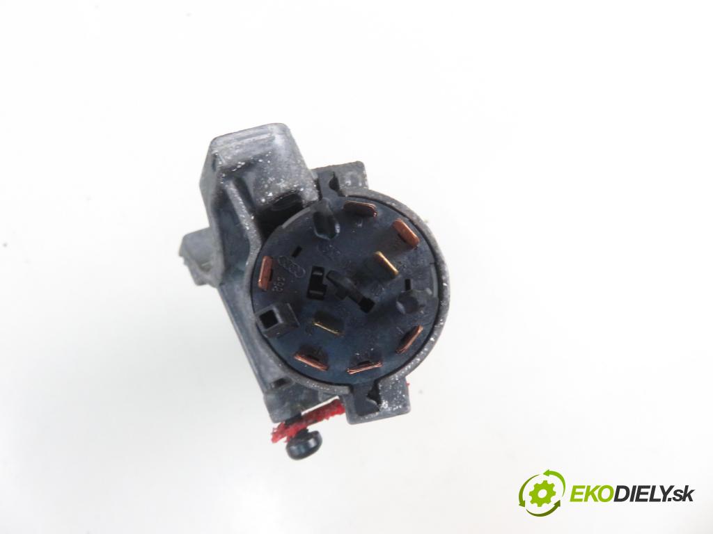 VW PASSAT B5.5 Variant (3B6) KOMBI 2001 96,00 1.9 TDI PD 130 - AVF 1896,00 spinačka 4B0905851C (Spínacia skrinka a kľúč)