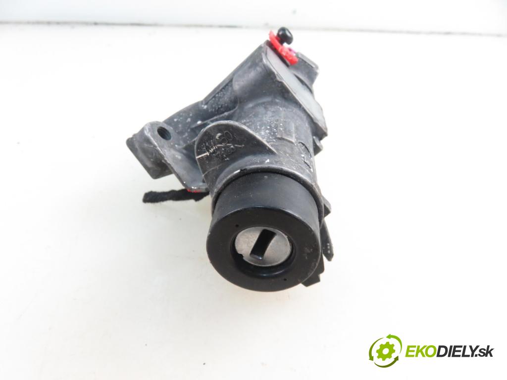 VW PASSAT B5.5 Variant (3B6) KOMBI 2001 96,00 1.9 TDI PD 130 - AVF 1896,00 spinačka 4B0905851C (Spínacia skrinka a kľúč)