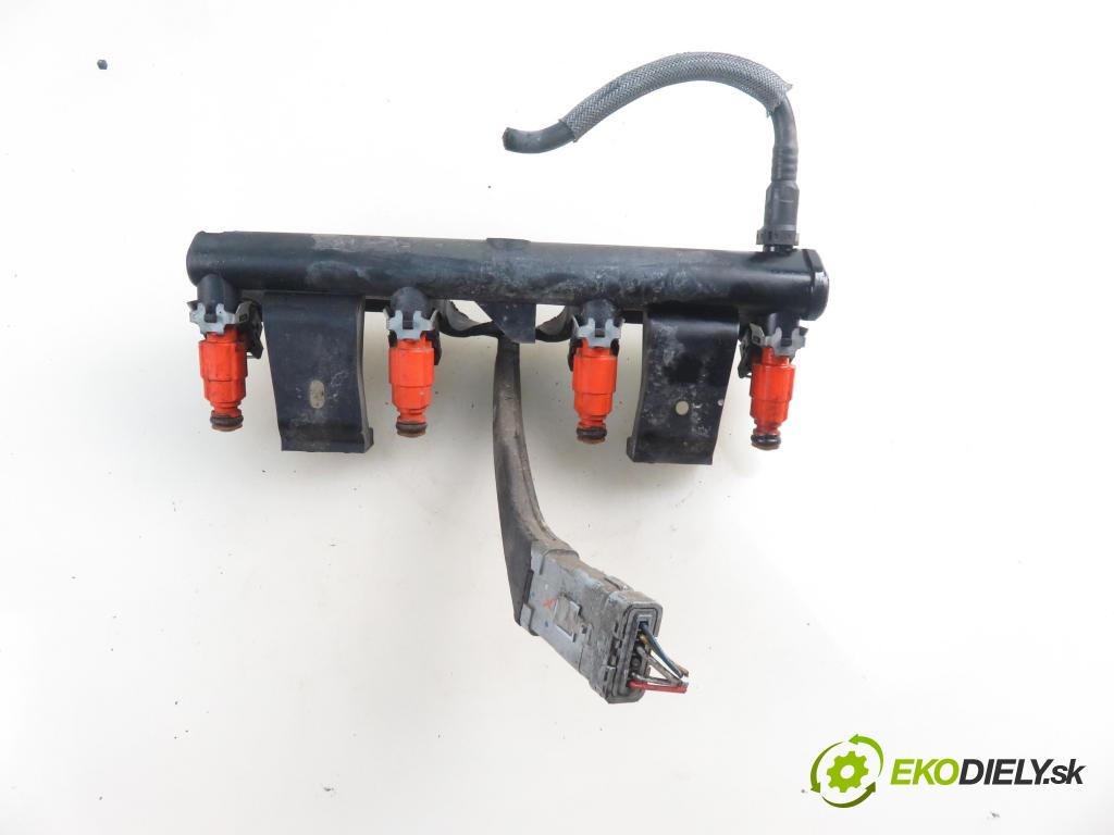 PEUGEOT 206 liftback (2A/C) HB 2004 80,00 1.6 16V - NFU (TU5JP4) 1587,00 Lišta vstrekovacia 9650764780 (Vstrekovacia lišta)