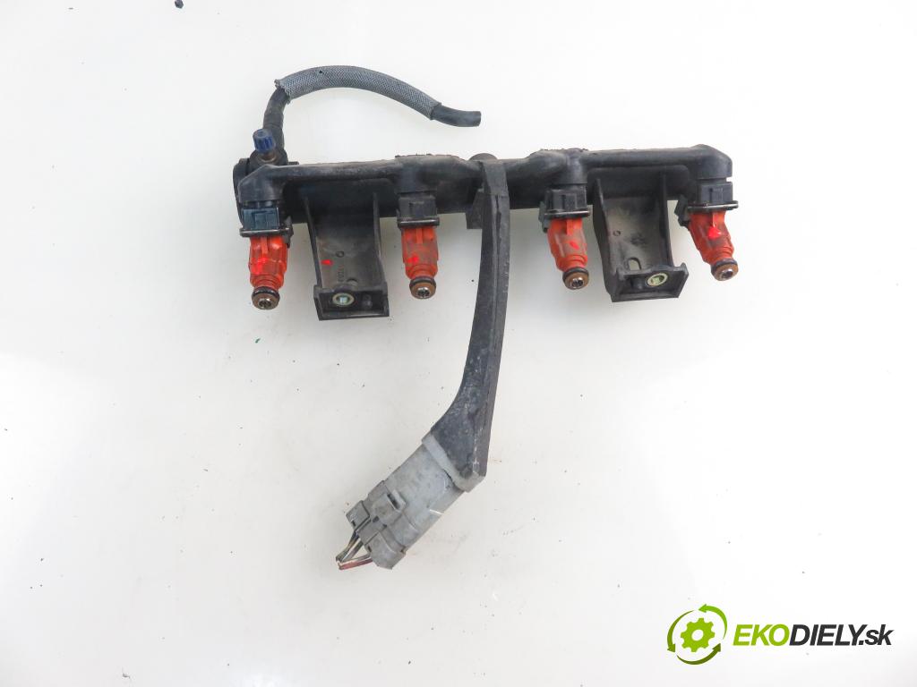 PEUGEOT 206 liftback (2A/C) HB 2004 80,00 1.6 16V - NFU (TU5JP4) 1587,00 Lišta vstrekovacia 9650764780 (Vstrekovacia lišta)