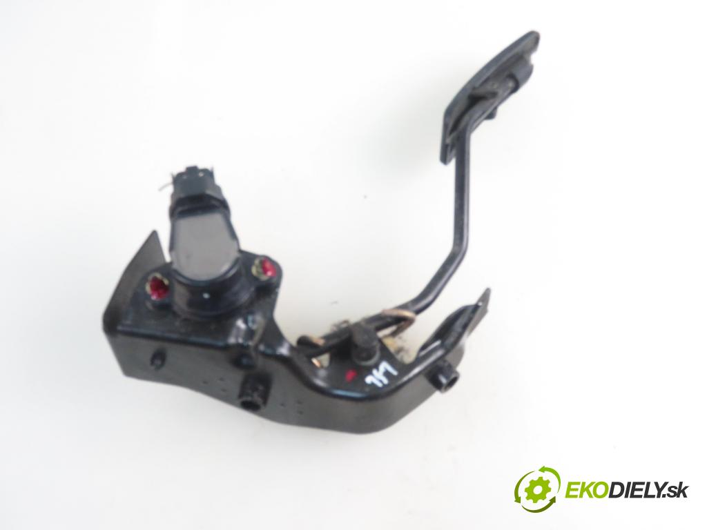 TOYOTA COROLLA (_E12_) HB 2003 66,00 2.0 D-4D 1995,00 Potenciometer plynu 8928147010 ; 1983003010 (Pedál)