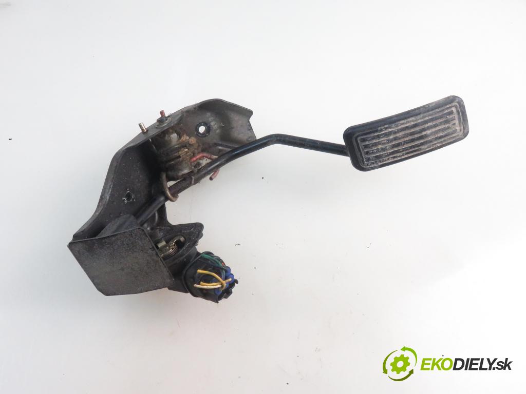 TOYOTA COROLLA (_E12_) HB 2003 66,00 2.0 D-4D 1995,00 Potenciometer plynu 8928147010 ; 1983003010 (Pedál)