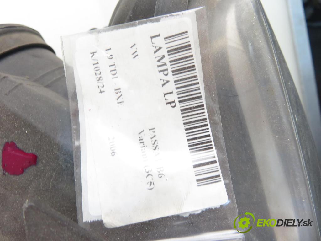 VW PASSAT B6 Variant (3C5) KOMBI 2006 77,00 1.9 TDI - BXE 1896,00 světlo LP 3C0941005J