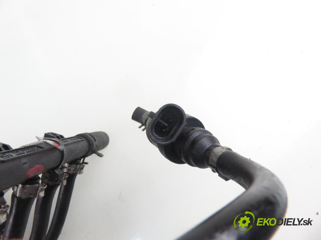 AUDI A3 (8L1) HB 2002 132,00 1.8 T 180 - AUQ 1781,00 Lišta vstrekovacia LPG 67R010213 ; H2001