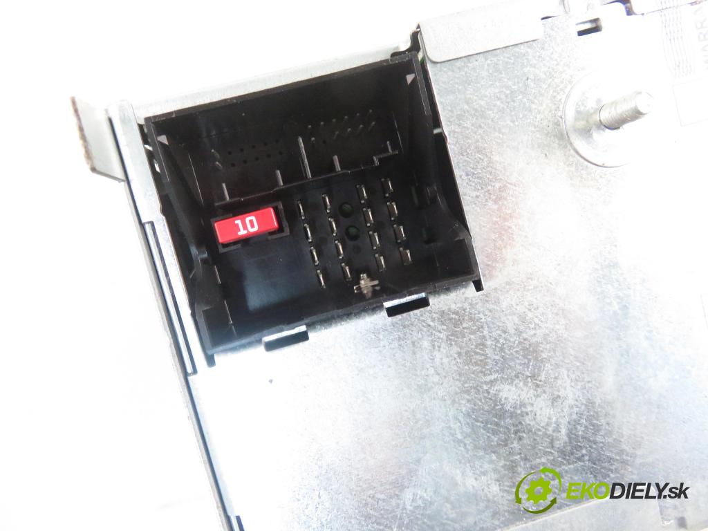 VW POLO (6N2) HB 2000 55,00 1.4 TDI - AMF 1422,00 RADIO CD 6Q0035152D