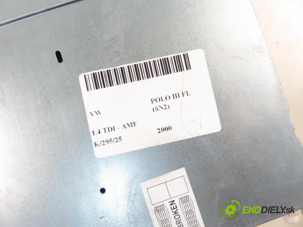 VW POLO (6N2) HB 2000 55,00 1.4 TDI - AMF 1422,00 RADIO CD 6Q0035152D