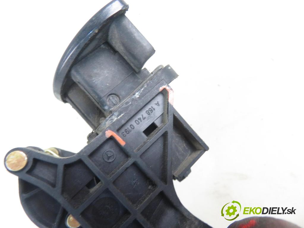 MERCEDES-BENZ KLASA A (W168) HB 2000 60,00 1.4 A 140 82 - M 166.940 1397,00 klika dveří kufr A1687400193