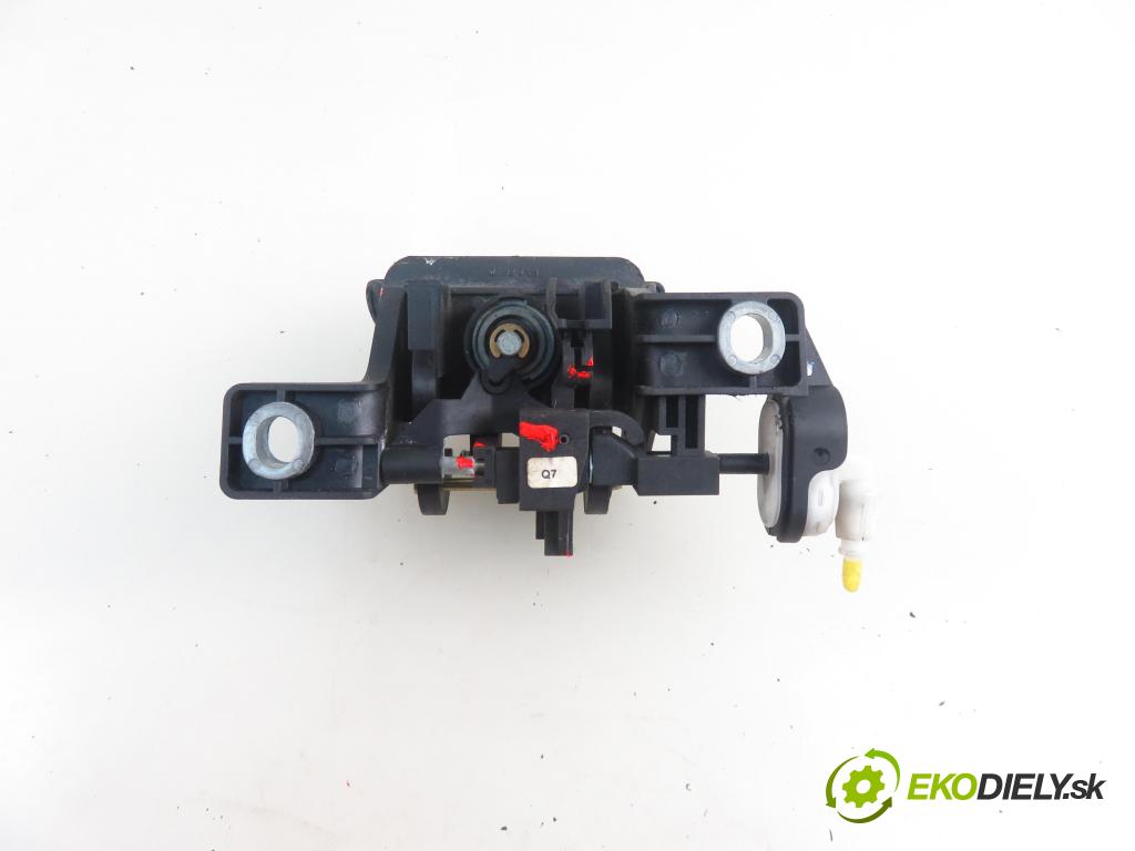 MERCEDES-BENZ KLASA A (W168) HB 2000 60,00 1.4 A 140 82 - M 166.940 1397,00 klika dveří kufr A1687400193