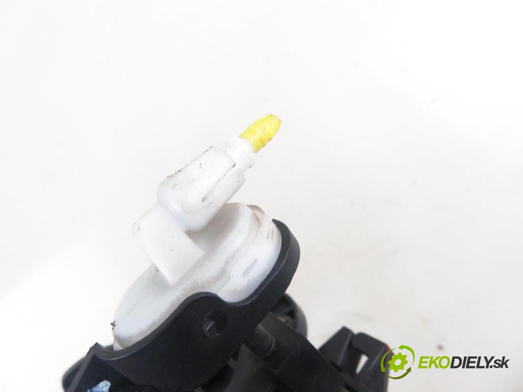 MERCEDES-BENZ KLASA A (W168) HB 2000 60,00 1.4 A 140 82 - M 166.940 1397,00 klika dveří kufr A1687400193