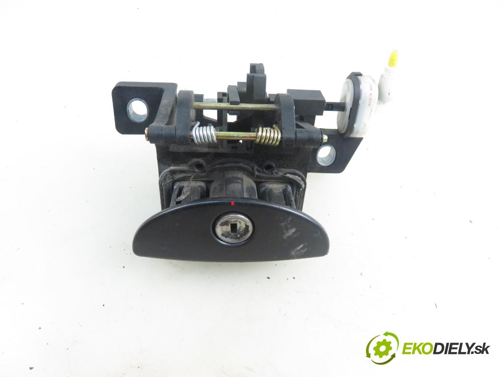 MERCEDES-BENZ KLASA A (W168) HB 2000 60,00 1.4 A 140 82 - M 166.940 1397,00 klika dveří kufr A1687400193