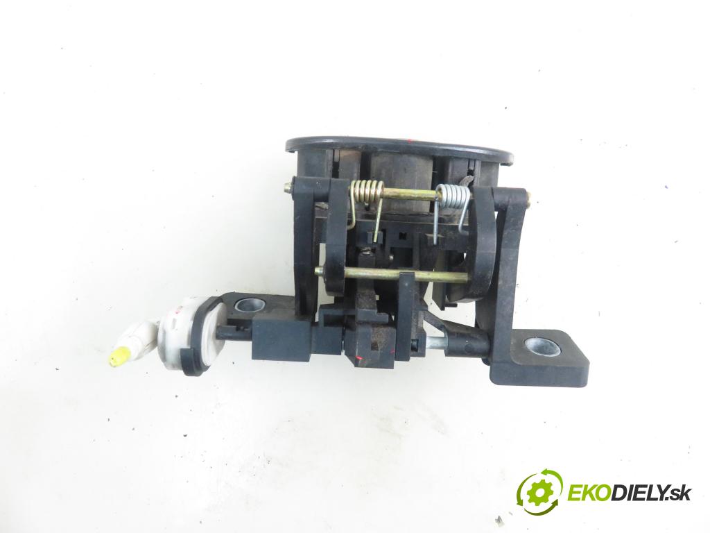 MERCEDES-BENZ KLASA A (W168) HB 2000 60,00 1.4 A 140 82 - M 166.940 1397,00 klika dveří kufr A1687400193