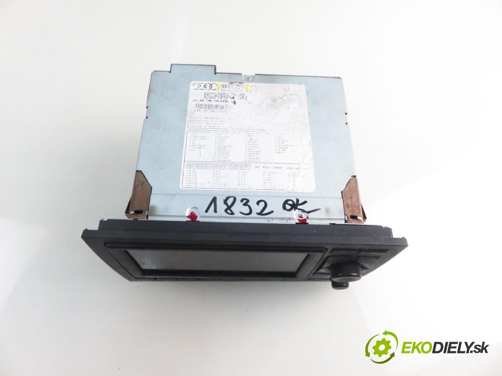 AUDI A4 Avant (8E5, B6) KOMBI 2002 96,00 1.9 TDI quattro - AVF 1896,00 RADIO CD 8E0035192K