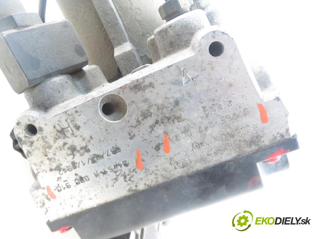 BMW 5 (E39) SEDAN 1996 125,00 2.5 523 i 170 - M52 B25 (256S3) 2494,00 pumpa ABS 0285217000 ; 34511080910 (Pumpy brzdové)