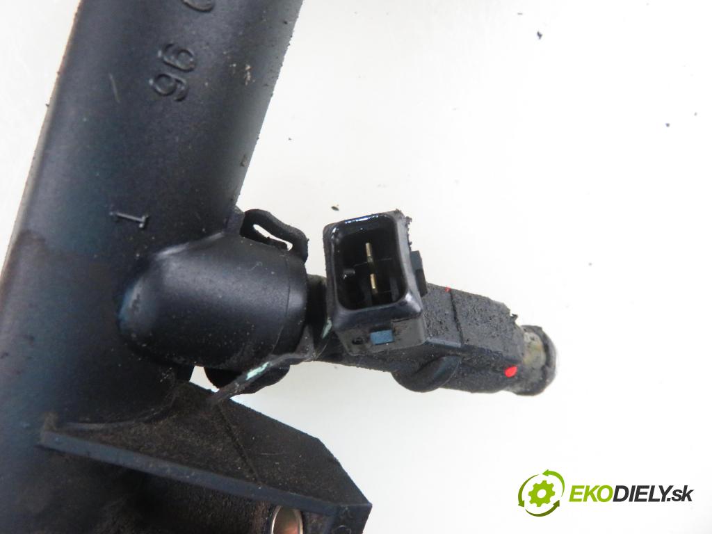 PEUGEOT 406 Break (8E/F) KOMBI 2005 100,00 2.0 16V 136 - RFN (EW10J4) 1997,00 Lišta vstrekovacia 9628084680 (Vstrekovacia lišta)