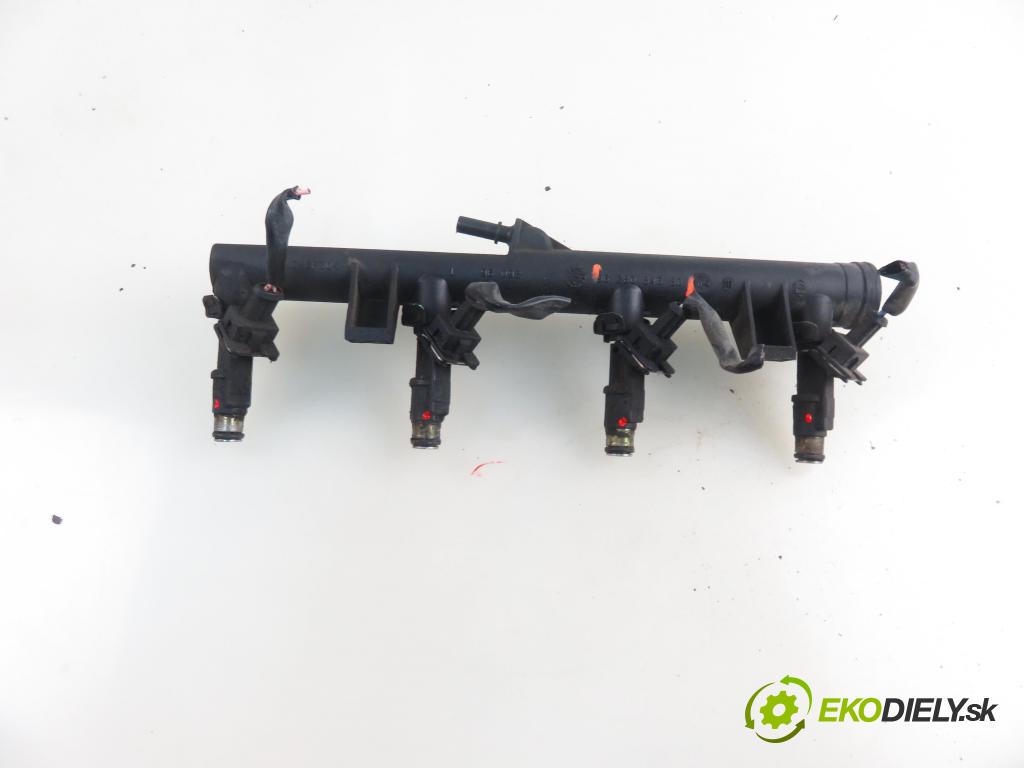 PEUGEOT 406 Break (8E/F) KOMBI 2005 100,00 2.0 16V 136 - RFN (EW10J4) 1997,00 Lišta vstrekovacia 9628084680 (Vstrekovacia lišta)
