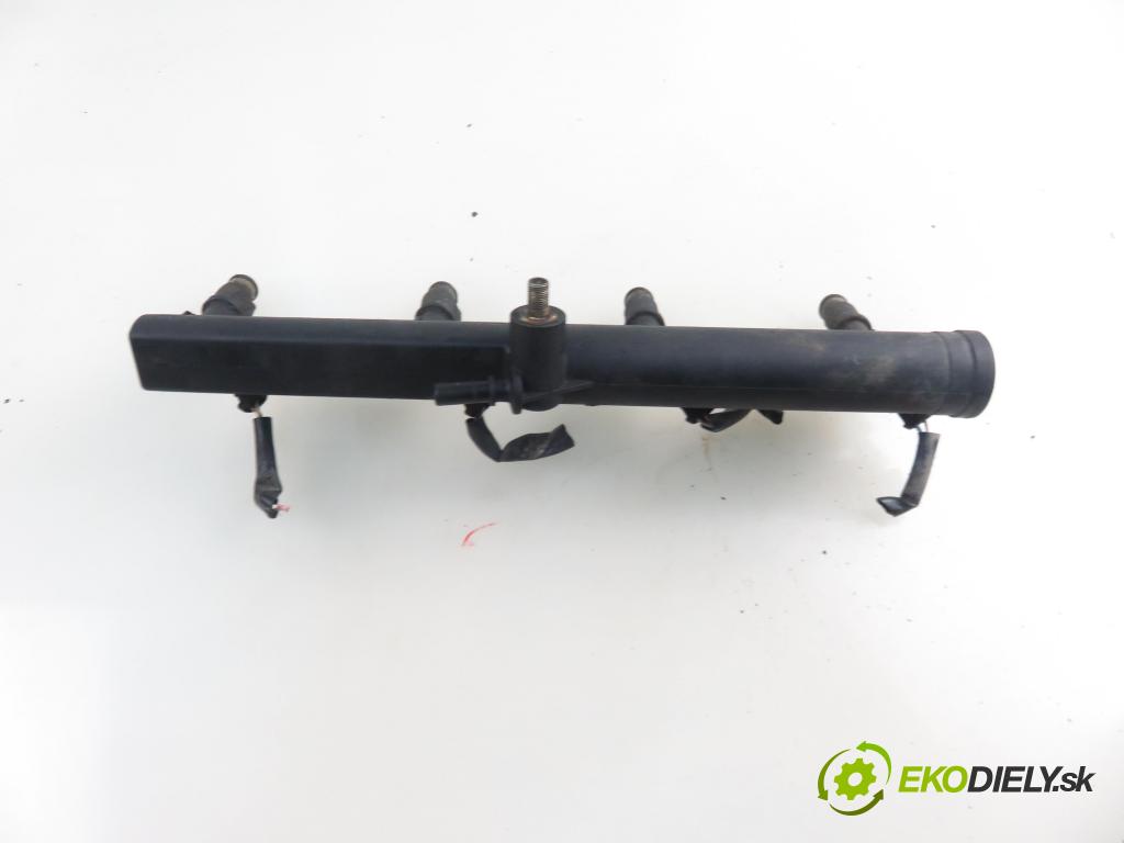 PEUGEOT 406 Break (8E/F) KOMBI 2005 100,00 2.0 16V 136 - RFN (EW10J4) 1997,00 Lišta vstrekovacia 9628084680 (Vstrekovacia lišta)