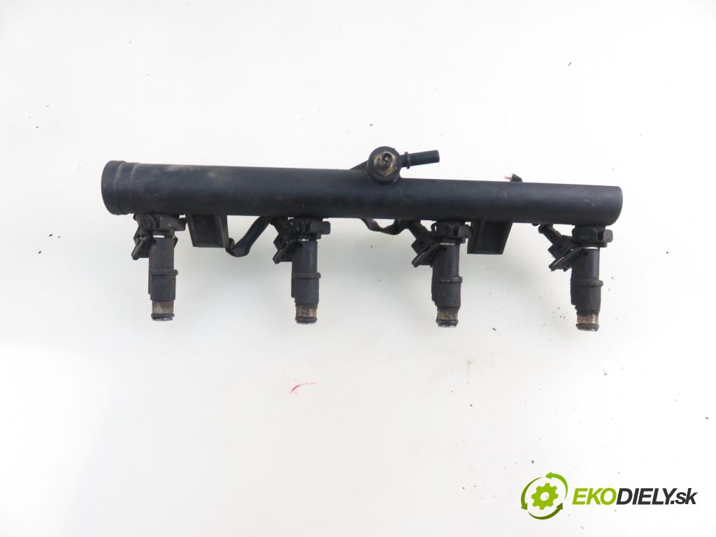 PEUGEOT 406 Break (8E/F) KOMBI 2005 100,00 2.0 16V 136 - RFN (EW10J4) 1997,00 Lišta vstrekovacia 9628084680 (Vstrekovacia lišta)