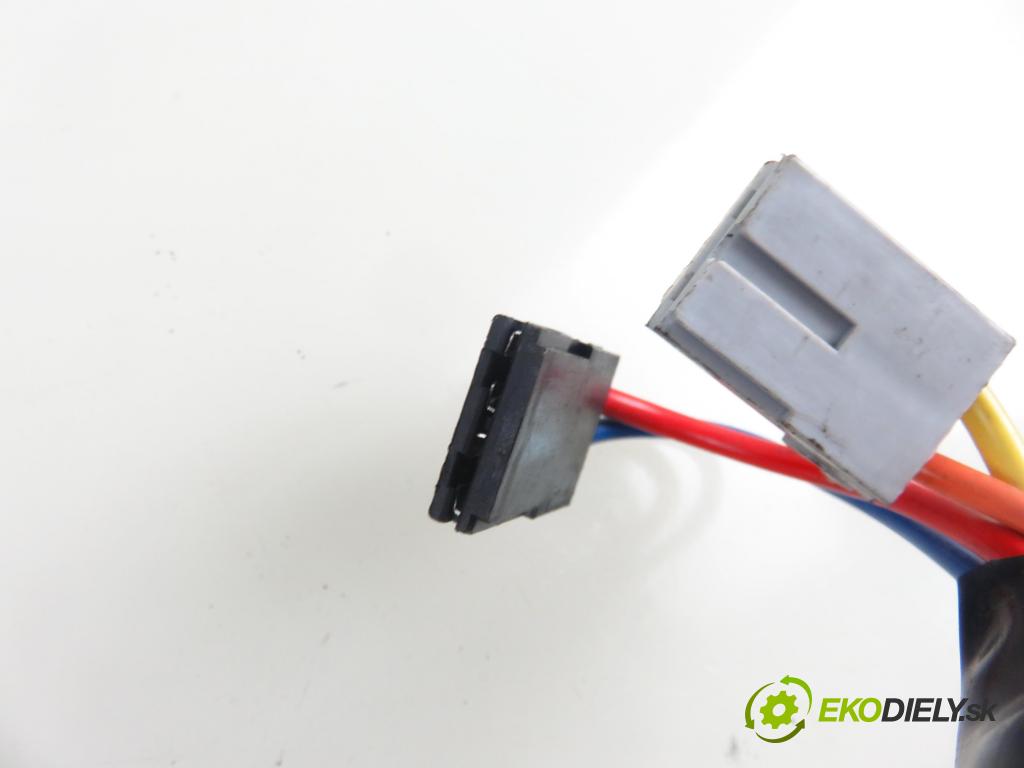 RENAULT TRAFIC II Skrzynia (FL) FURGON 2001 74,00 1.9 dCi 100 - F9Q 760 1870,00 spinačka  (Spínacia skrinka a kľúč)