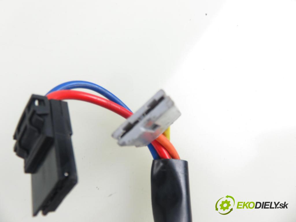 RENAULT TRAFIC II Skrzynia (FL) FURGON 2001 74,00 1.9 dCi 100 - F9Q 760 1870,00 spinačka (Spínacia skrinka a kľúč)