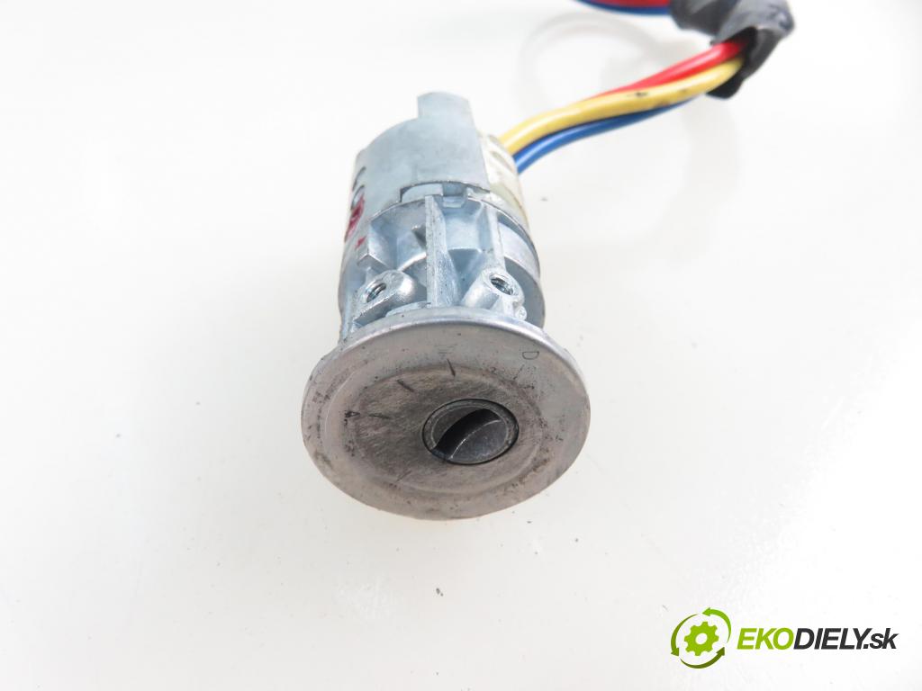 RENAULT TRAFIC II Skrzynia (FL) FURGON 2001 74,00 1.9 dCi 100 - F9Q 760 1870,00 spinačka (Spínacia skrinka a kľúč)