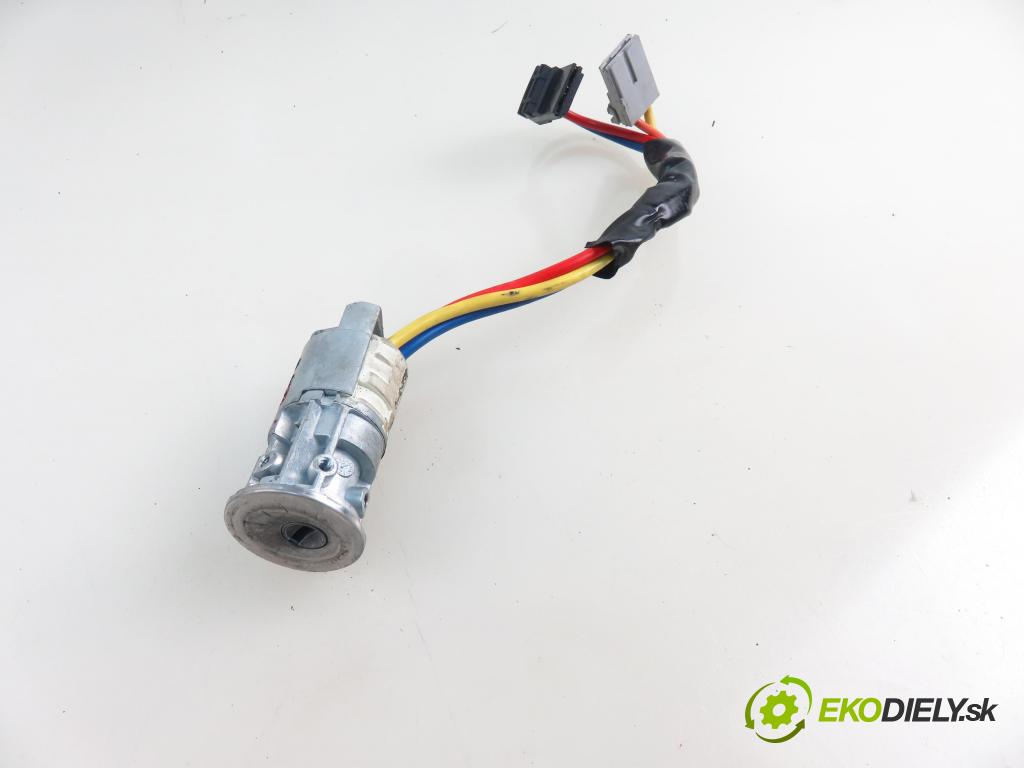 RENAULT TRAFIC II Skrzynia (FL) FURGON 2001 74,00 1.9 dCi 100 - F9Q 760 1870,00 spinačka (Spínacia skrinka a kľúč)