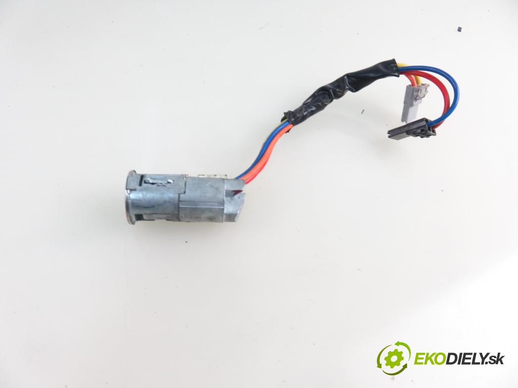 RENAULT TRAFIC II Skrzynia (FL) FURGON 2001 74,00 1.9 dCi 100 - F9Q 760 1870,00 spinačka (Spínacia skrinka a kľúč)