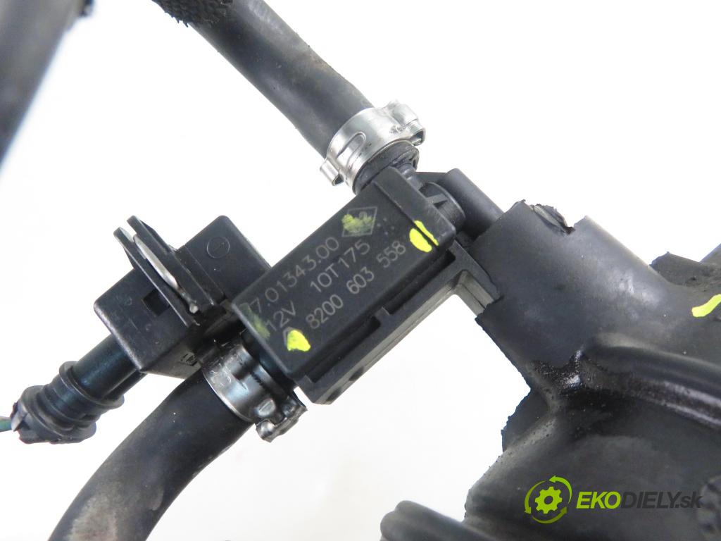 RENAULT CLIO III Grandtour (KR0/1_) KOMBI 2010 76,00 1.2 16V TCE - D4F 786 1149,00 Rúra prívodu vzduchu 0280142118 ; 8200519077 ; 8200828342