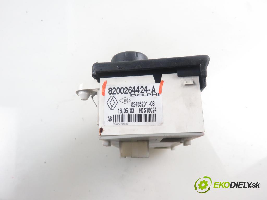 RENAULT LAGUNA II (BG0/1_) LIFTBACK 2003 88,00 1.9 dCi 120 - F9Q 750 1870,00 Panel kúrenia KLIMATRONIK 8200264424A
