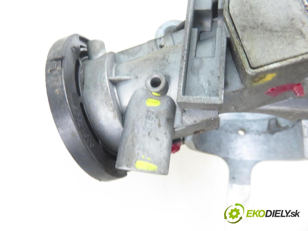 VOLVO V40 Kombi (645) KOMBI 2001 85,00 1.9 DI 116 - D 4192 T3 1870,00 spinačka 3635050 (Spínacia skrinka a kľúč)