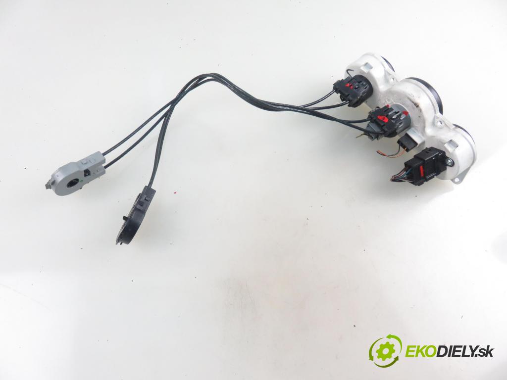 FORD FOCUS (DAW, DBW) HB 2003 74,00 1.6 16V 100 - FYDC 1596,00 Panel kúrenia KLIMATIZACE: 1S4H18C419BA