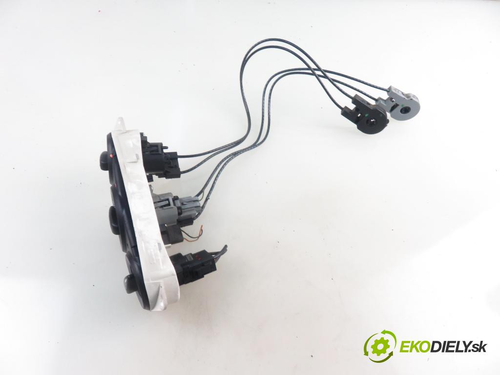 FORD FOCUS (DAW, DBW) HB 2003 74,00 1.6 16V 100 - FYDC 1596,00 Panel kúrenia KLIMATIZACE: 1S4H18C419BA
