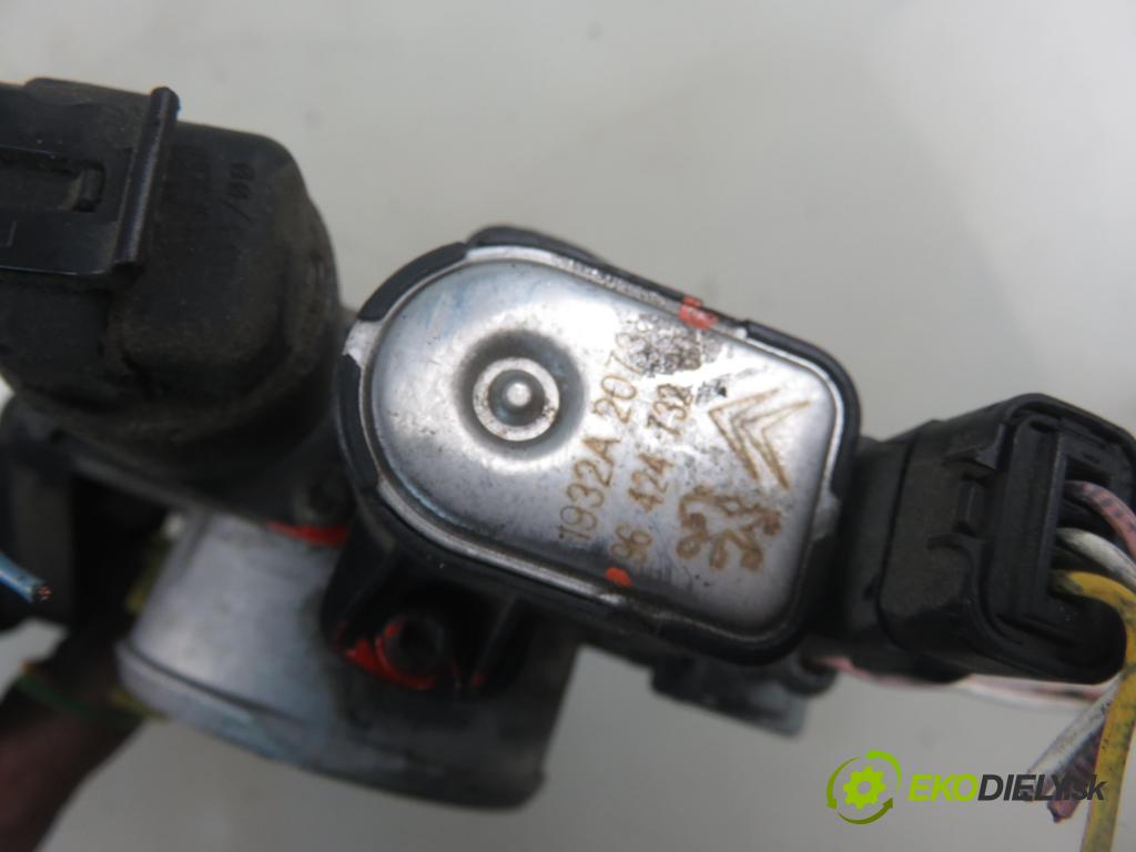 PEUGEOT 406 Break (8E/F) KOMBI 2005 100,00 2.0 16V 136 - RFN (EW10J4) 1997,00 Škrtiaca klapka 9642473980 (Škrtiaca klapka)