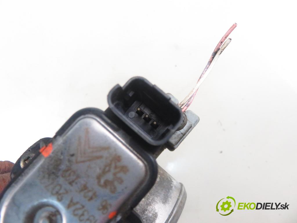 PEUGEOT 406 Break (8E/F) KOMBI 2005 100,00 2.0 16V 136 - RFN (EW10J4) 1997,00 Škrtiaca klapka 9642473980 (Škrtiaca klapka)