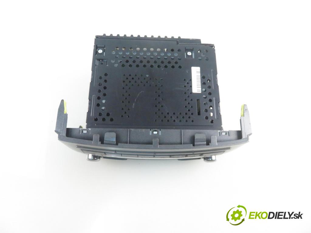 TOYOTA AURIS (_E15_) HB 2007 66,00 1.4 D-4D 90 - 1ND-TV 1364,00 RADIO CD 861201A240